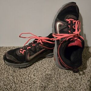 Nike Women's Black and Pink Running Shoes